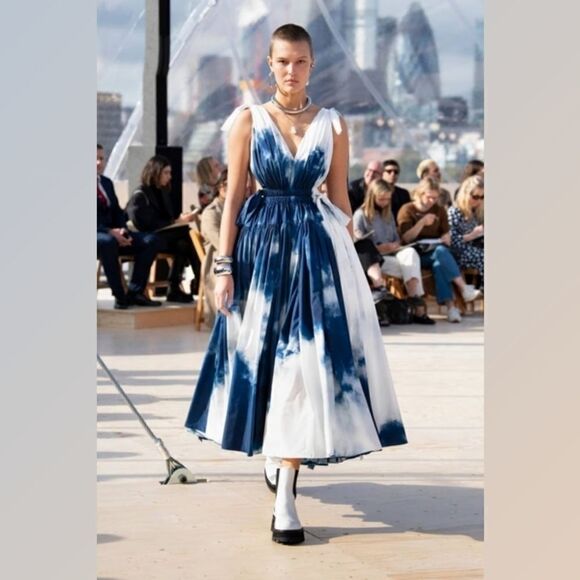 ALEXANDER MCQUEEN Blue Sky Tie Dye Pull On Shorts XL / 10 Clouds Drawstring NWT - Picture 3 of 14